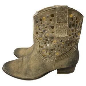 Diba True Flying Solo Leather Boot Gold Bronze and Solver Stud Details Size 7.5